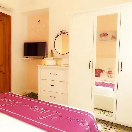 Dimora L'orchidea Holiday home *